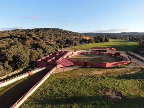 CASA RURAL "LA MAZA" entre encinas y dehesas