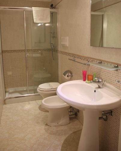 Apollo Suites - image 6