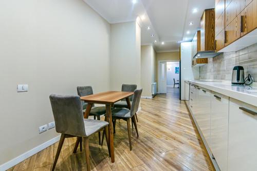 Isr Baku Family hotel apartment 4 bedroom