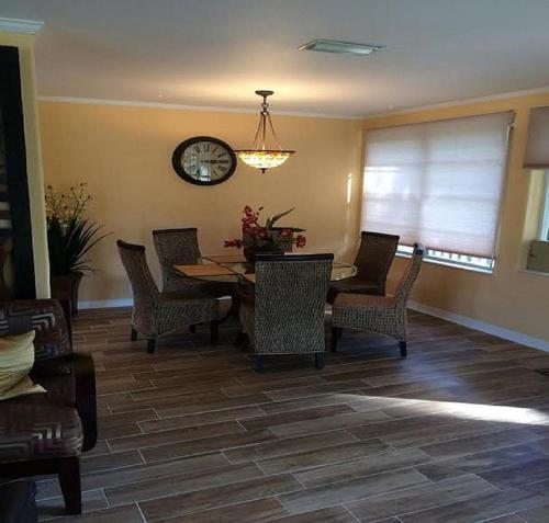 Spacious Beach House Unit,Beautifully Furnished 2 Bed 2Bath./2Min.Walk To Beach in Indian Rocks Beach