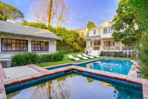 Hollywood Pool + Spa Oasis: 5BD/4BTH Modern Estate