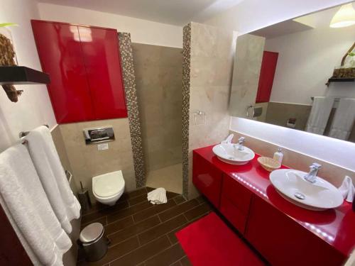 Studio Apartment with Sea View image 3