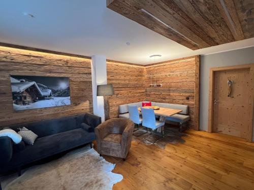 Ski-in & Out Alpine Style Apartment near Kitzbühel