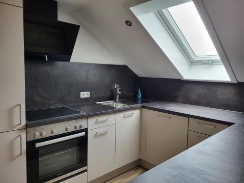 Kitchen, Bimax Neu renovierte, gemutl. 4 Zimmer Dachwohnung in Buchloe
