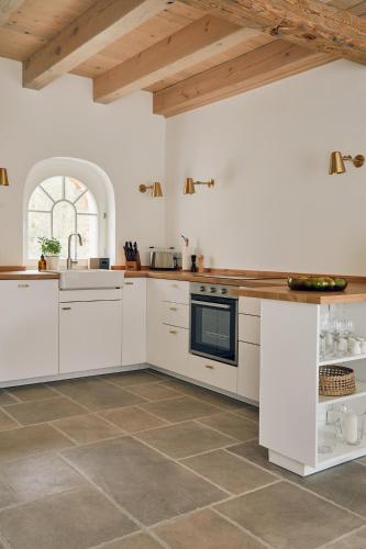 virtuve, Gemütliches Ferienhaus - Kornlager (Gemutliches Ferienhaus - Kornlager) in Barkelsby