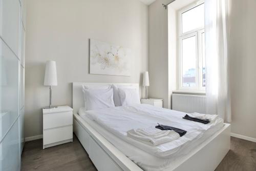 Flatiron Budapest Building - By Hi5 3