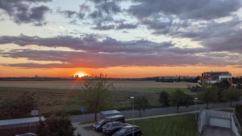 Alrededores, Luxurious villa-apartment with spacious terrace in Prague 22