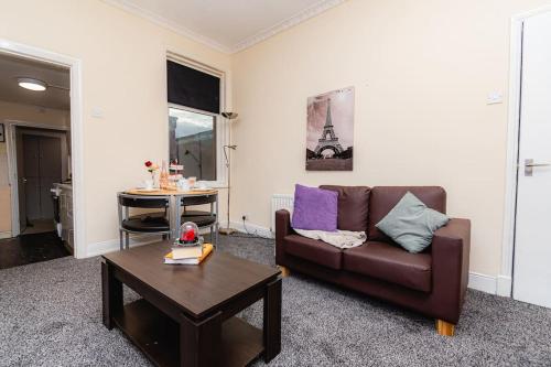 3 Bed Apartment with Free WiFi and Netflix