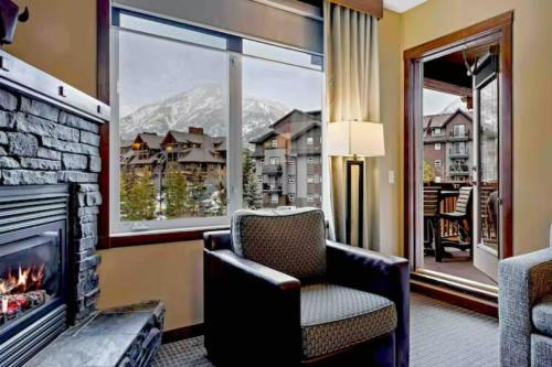 Mountain View 1 BR Condo With Gym & Hot-Tubs