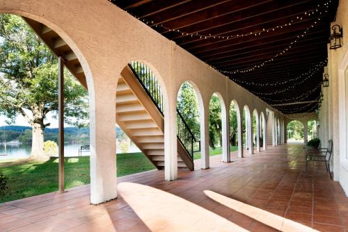 Elder Mountain Room at Tennessee RiverPlace in Chattanooga, USA
