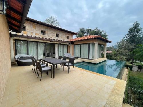 B&B Ban Rai Khlong Sai - TOSCANA pool villa khaoyai - Bed and Breakfast Ban Rai Khlong Sai