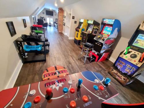 Downtown Kzoo with 3rd Floor Arcade Room