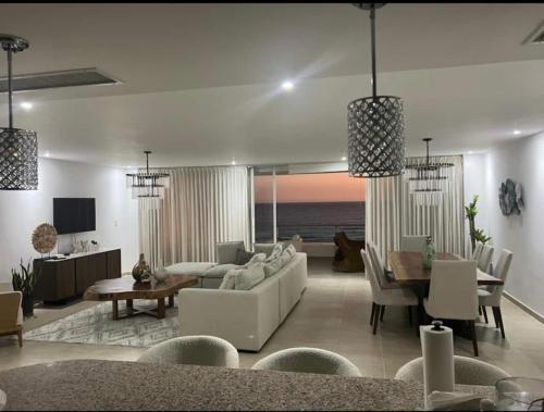 Luxury Marbella Beach Front 3 bedrooms apartment