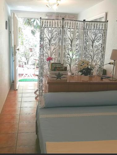  Bright apartment with bedroom, living room and private bathroom by the sea. in Cala del Moral