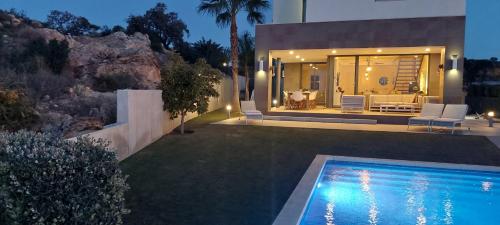 2260-Luxury villa with private pool and seaview - image 6