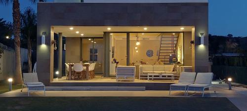 2260-Luxury villa with private pool and seaview - image 10