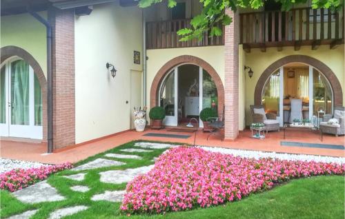 5 Bedroom Cozy Home In Fanzolo Di Vedelago