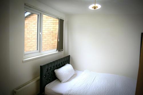 Rostron House Room Type - Standard Double Room with Shared Bathroom