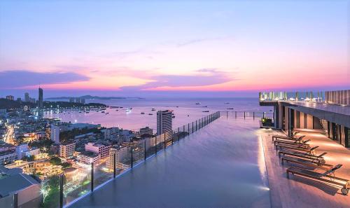 Central Pattaya Condo Best Pool & Great Location