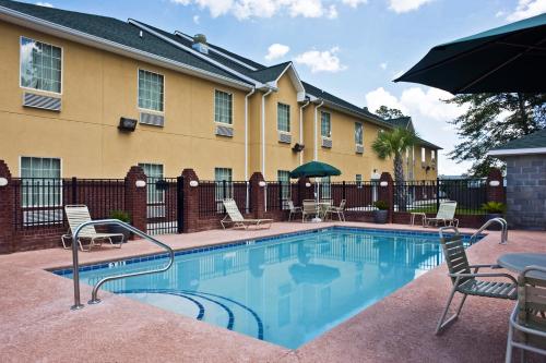 Best Western Plus Bradbury Inn & Suites in Waycross