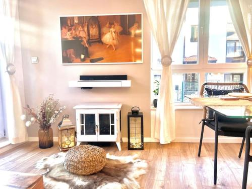 One-Bedroom Apartment image 9