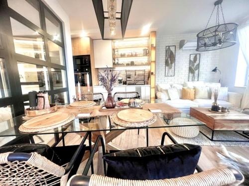 One-Bedroom Apartment image 8