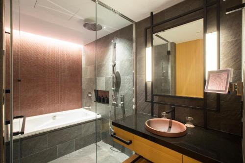 room detail thumbnail 2