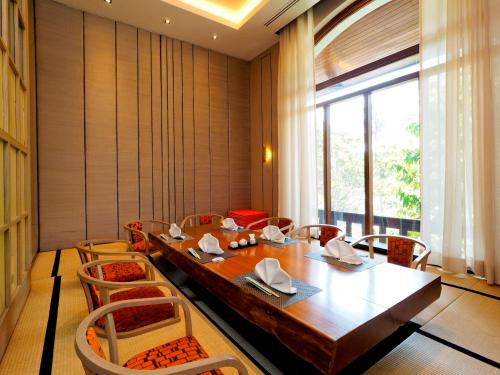 Nhà hàng, Chatrium Hotel Royal Lake Yangon in Yangon