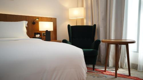 Deluxe Room image 5