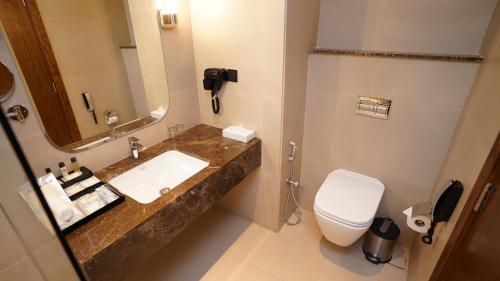 Standard Twin Room image 4