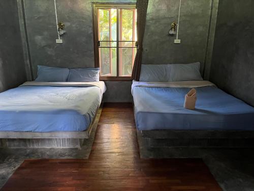 2 queen beds