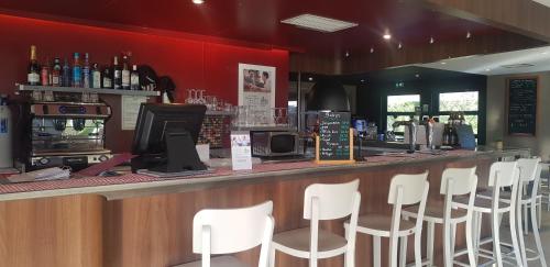 Campanile Hotel Chantilly - image 3