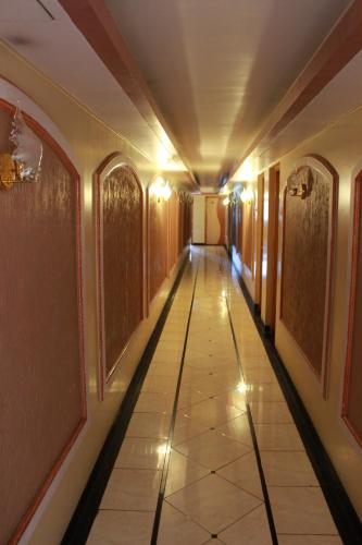 โรงแรมไซบาบา อินเตอร์เนชั่นแนล (Saibaba International Hotel) in กลางเมืองศิรที