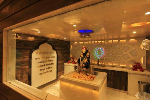 โรงแรมไซบาบา อินเตอร์เนชั่นแนล (Saibaba International Hotel) in กลางเมืองศิรที