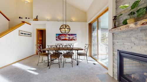 Snowcreek 880 Condo - image 3