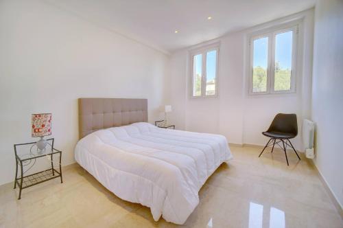 Brand New Three Bedroom Apartment with Sea views - image 5