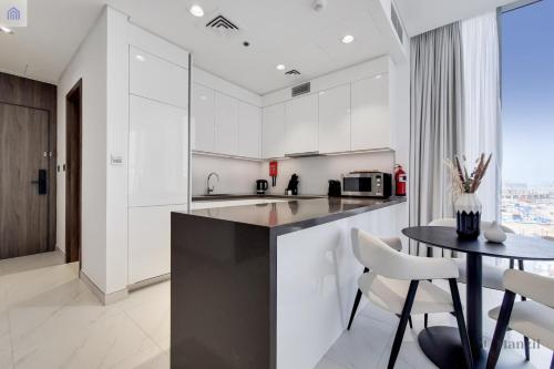 Spacious waterfront 1 BR at MBR city - image 3