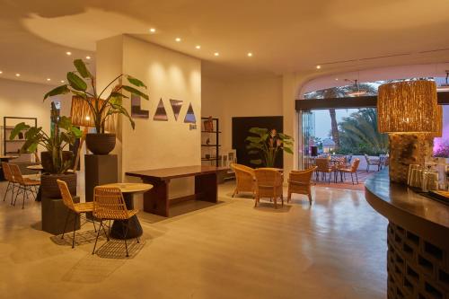 Hotel Jardin Tropical - image 9