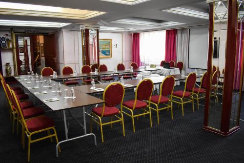 Palace Hotel - image 14
