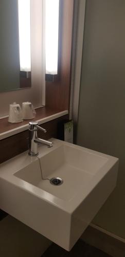 Campanile Hotel Chantilly - image 13