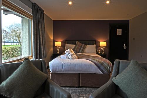 1 double bed, 2 twin beds