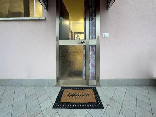 Bejárat, Due Carrare Business in Due Carrare