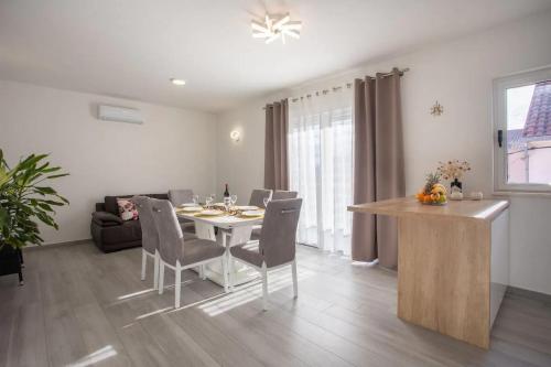 Apartment Moon with Private Pool - image 6