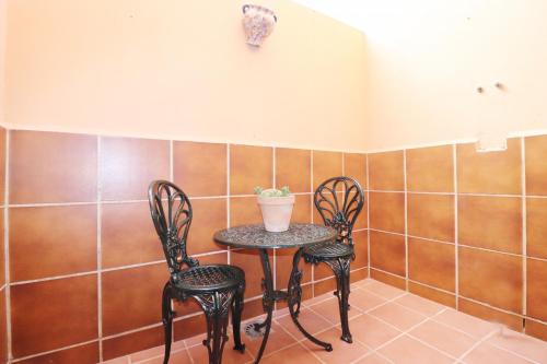 Three-Bedroom Townhouse image 10