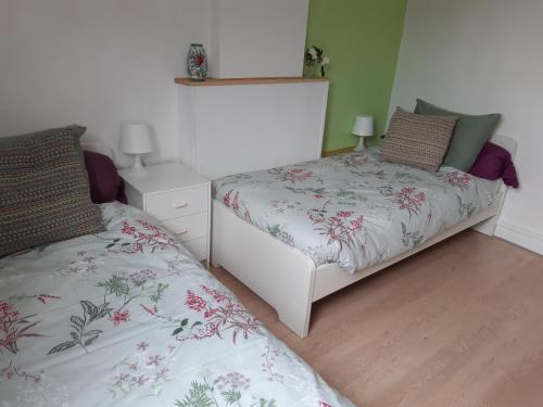 14-18 Somme Chambres Room Type - Standard Twin Room with Shared Bathroom