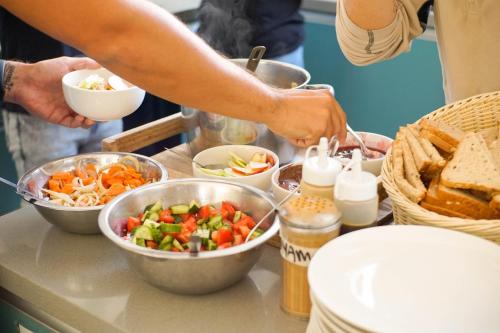 Food and beverages, Jungle Jaffa Hostel Age 18 to 45 in Tel Aviv