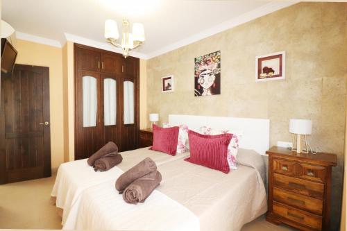 Three-Bedroom Townhouse image 7
