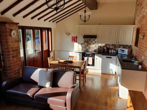 Hayloft Lodge Barns Holiday Lets - Fiskerton