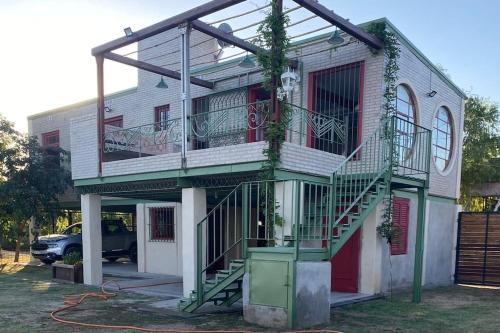 Casa sobre el rio