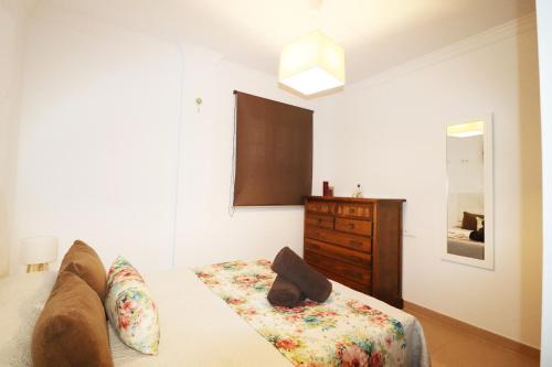 Three-Bedroom Townhouse image 3